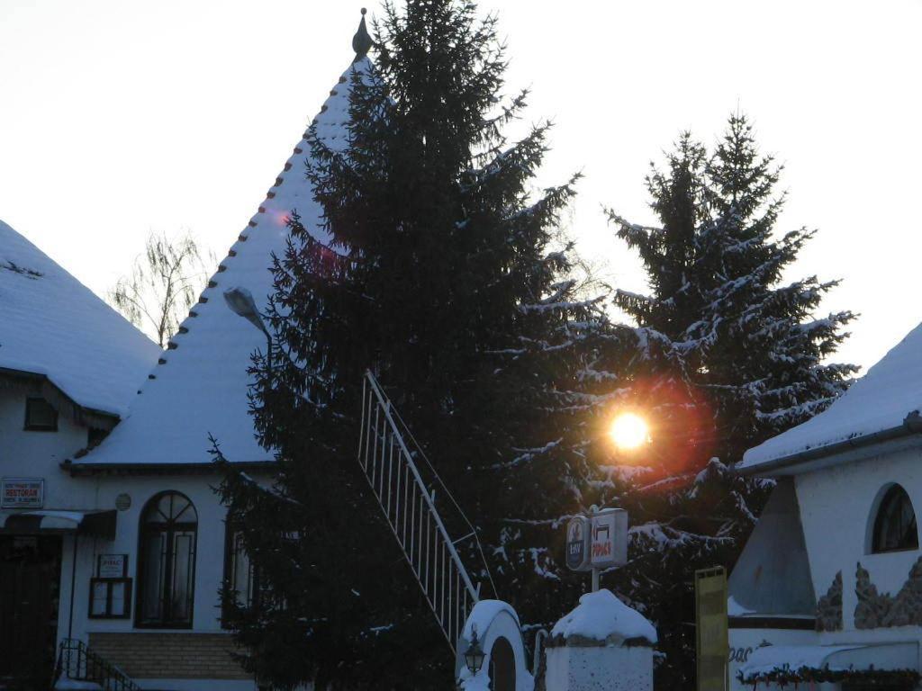 B&B Villa Pipacs Bácsfeketehegy Kültér fotó